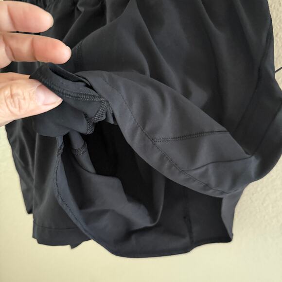 Lululemon Tracker Short V in black - Picture 7 of 8